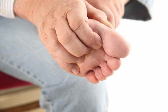 Juckreiz im Fuß mit Thoraxosteochondrose